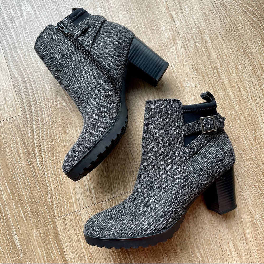 Kelly & Katie Knit Booties NWOT